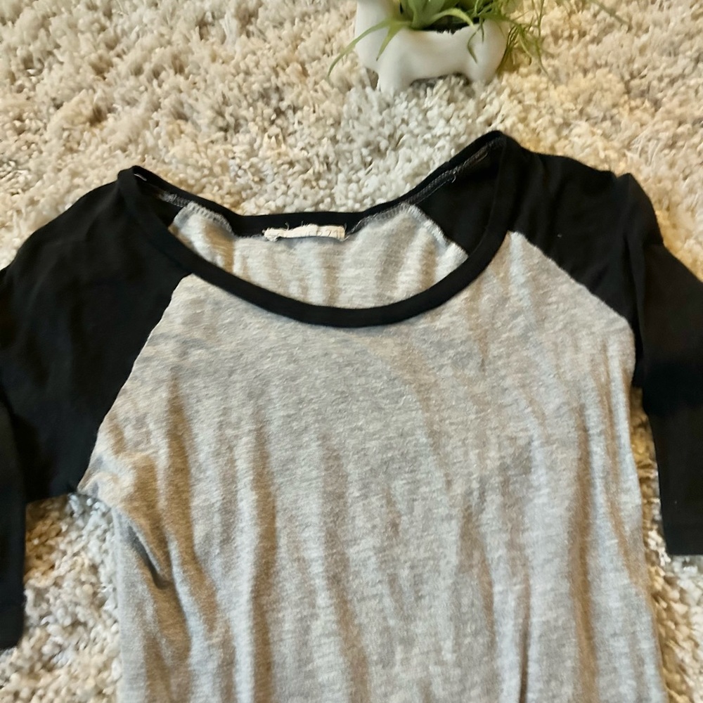 Forever 21 womens medium size baseball T-shirt. 3/4 athletic casual slee…
